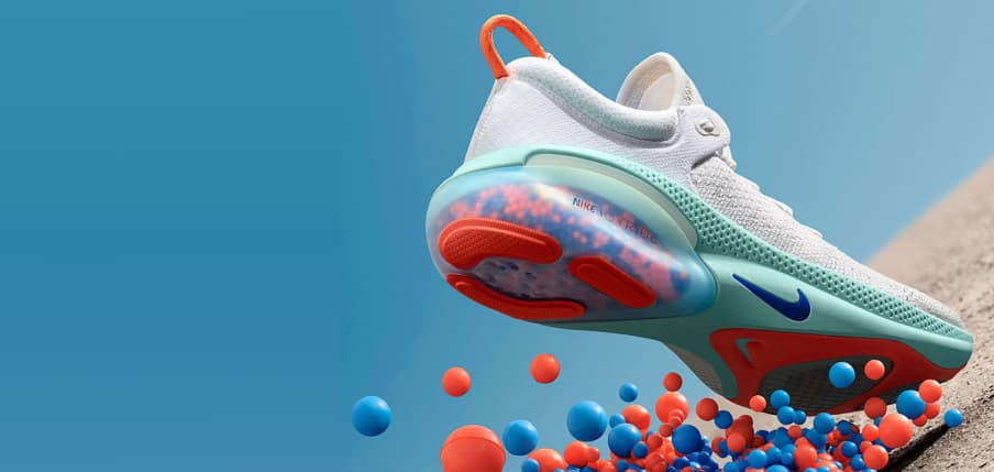 Кроссовки по скидке